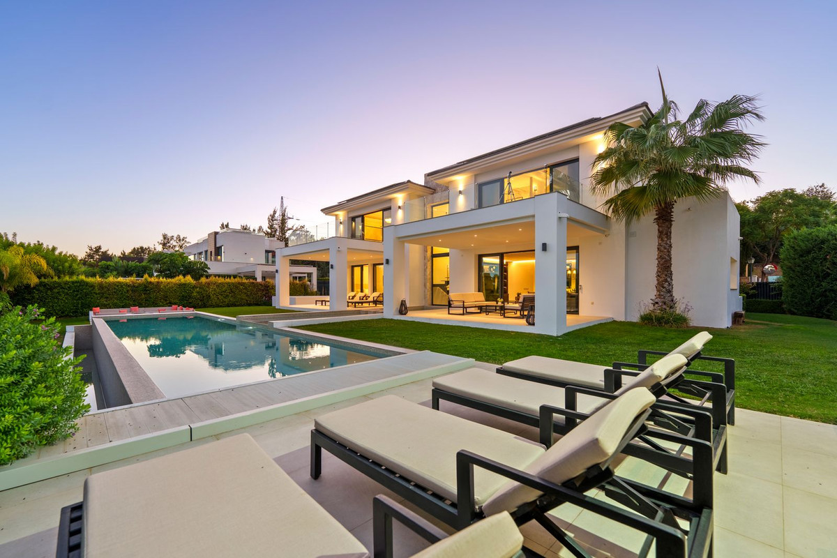 Se vende Villa - Chalet de 6 dormitorios en Costa Del Sol, Málaga, España