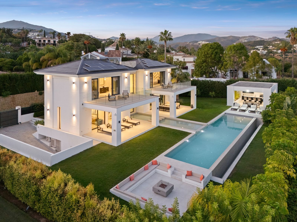 Se vende Villa - Chalet de 6 dormitorios en Costa Del Sol, Málaga, España