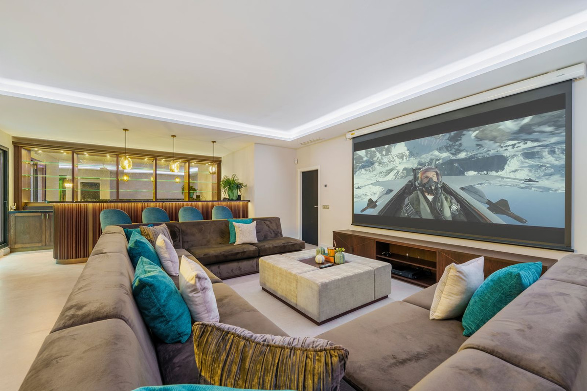 Se vende Villa - Chalet de 6 dormitorios en Costa Del Sol, Málaga, España