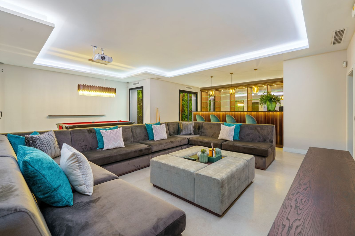 Se vende Villa - Chalet de 6 dormitorios en Costa Del Sol, Málaga, España