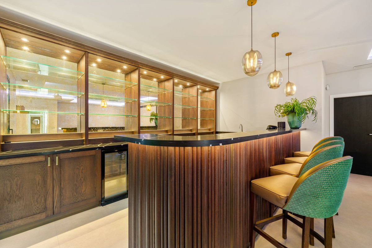 Se vende Villa - Chalet de 6 dormitorios en Costa Del Sol, Málaga, España