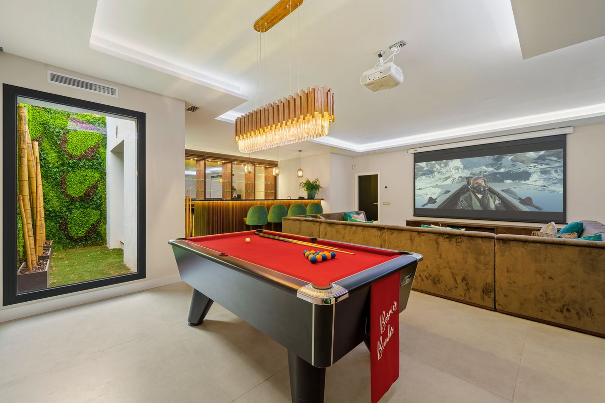 Se vende Villa - Chalet de 6 dormitorios en Costa Del Sol, Málaga, España