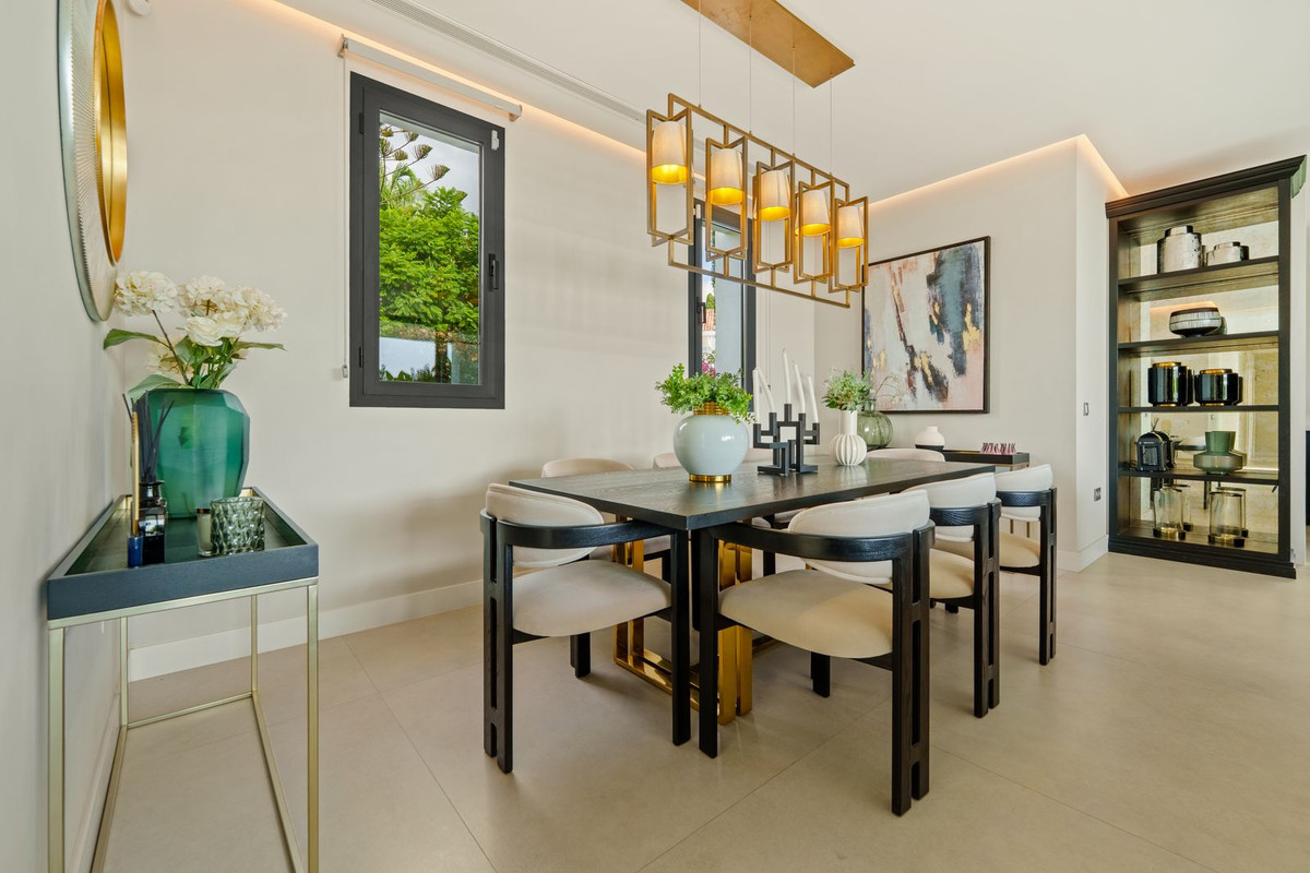 Se vende Villa - Chalet de 6 dormitorios en Costa Del Sol, Málaga, España
