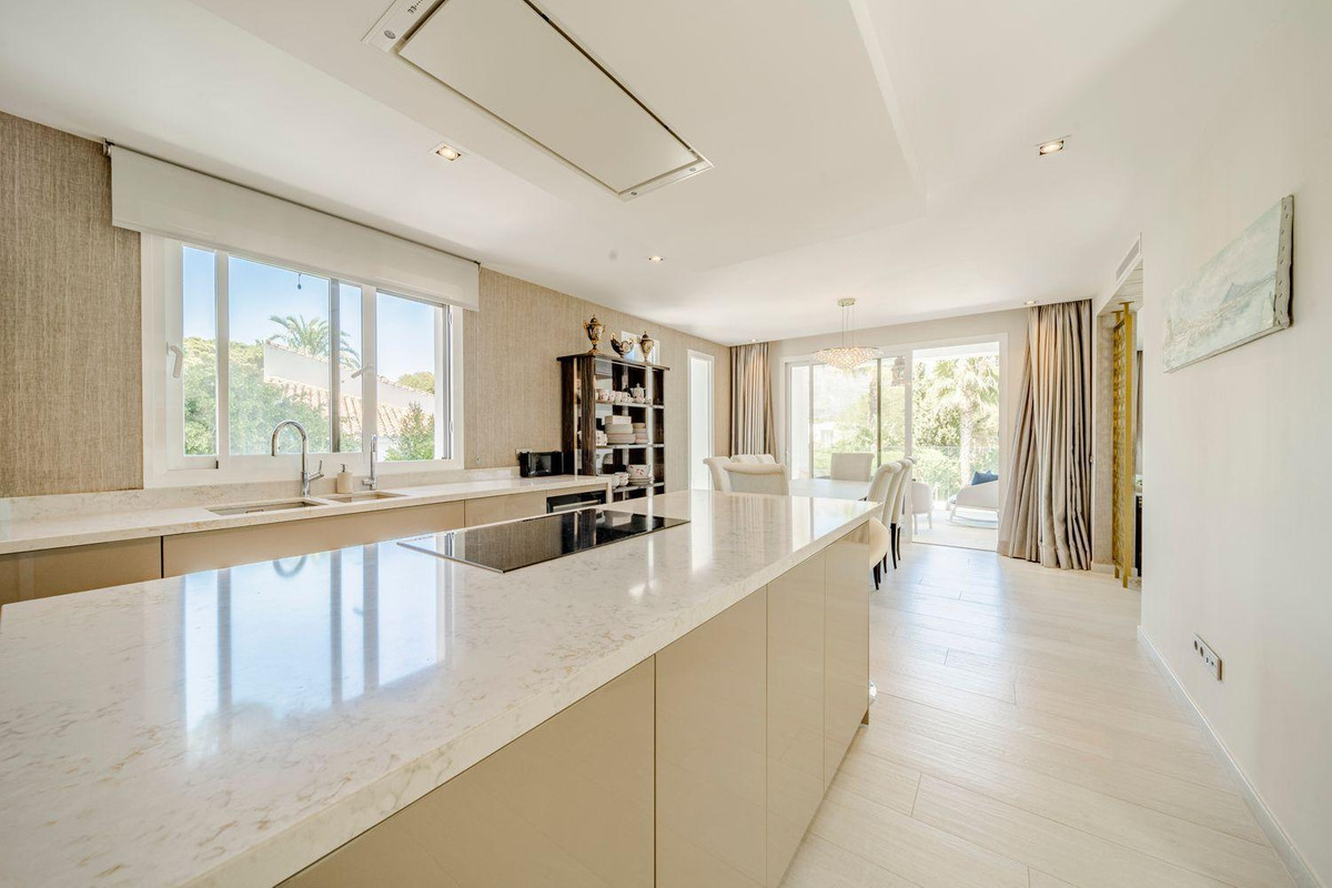 Se vende Villa - Chalet de 7 dormitorios en Costa Del Sol, Málaga, España