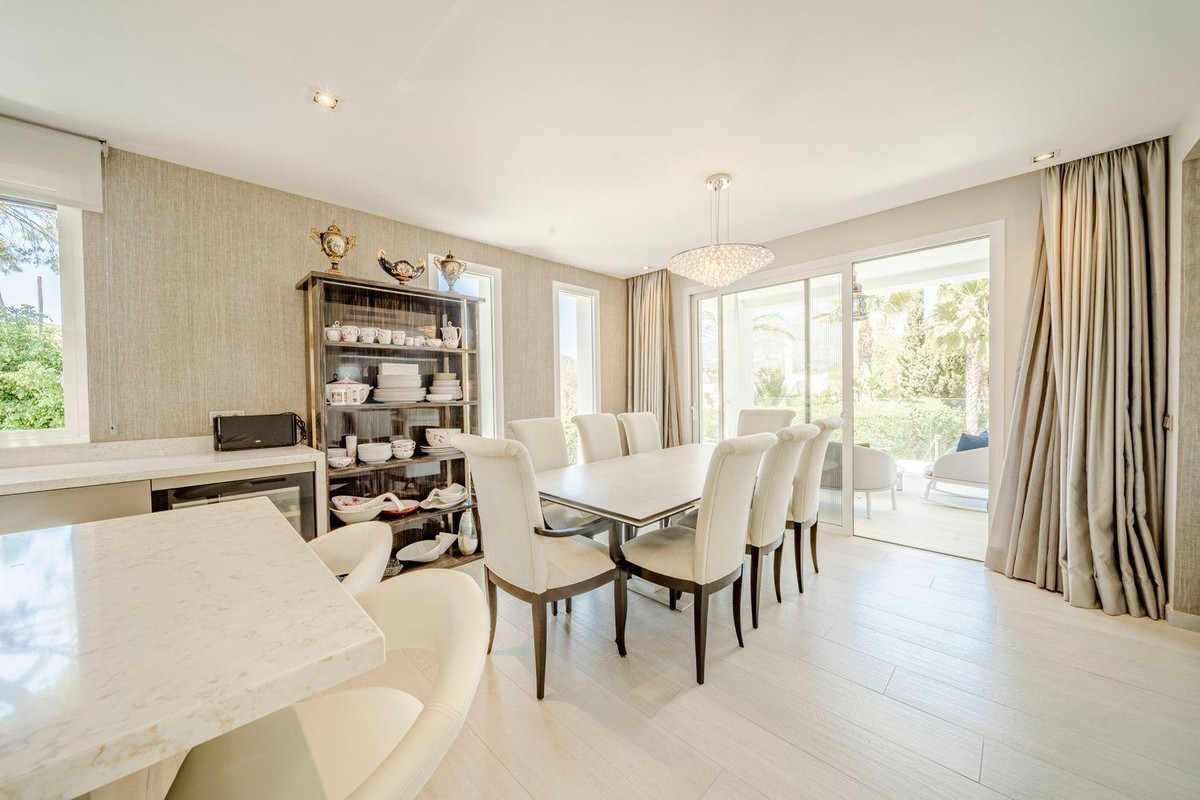 Se vende Villa - Chalet de 7 dormitorios en Costa Del Sol, Málaga, España