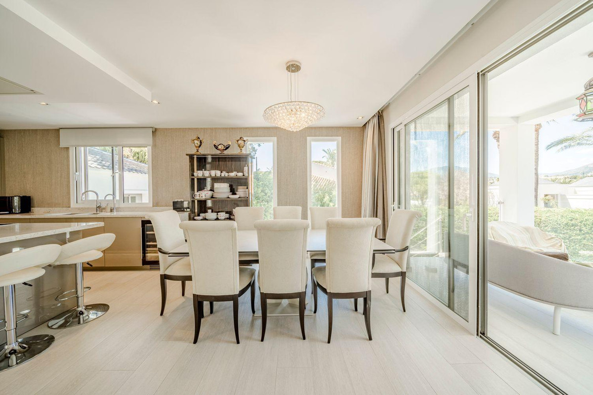 Se vende Villa - Chalet de 7 dormitorios en Costa Del Sol, Málaga, España