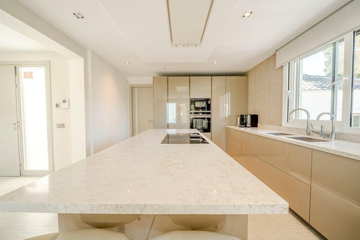 Se vende Villa - Chalet de 7 dormitorios en Costa Del Sol, Málaga, España
