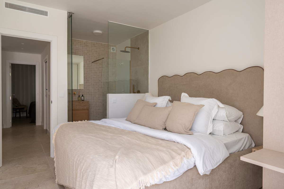 3 Bed Apartment for sale in La Quinta Costa Del Sol, Málaga, Spain