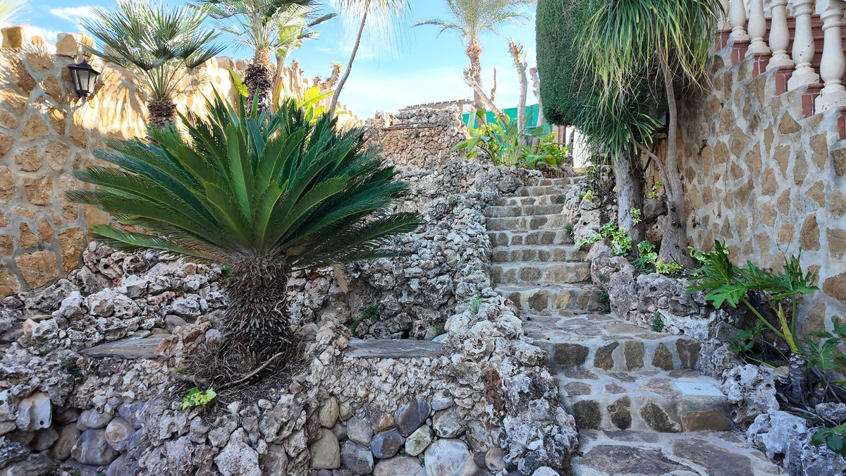 6 Bed Townhouse for sale in Los Balcones Costa Blanca, Alicante, Spain