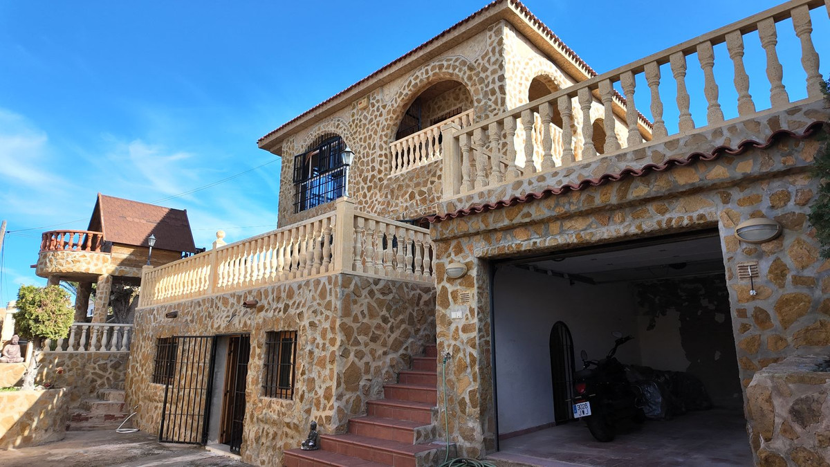 6 Bed Townhouse for sale in Los Balcones Costa Blanca, Alicante, Spain