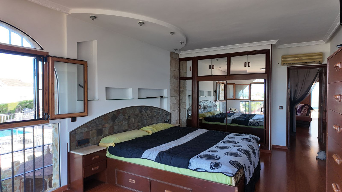 6 Bed Townhouse for sale in Los Balcones Costa Blanca, Alicante, Spain