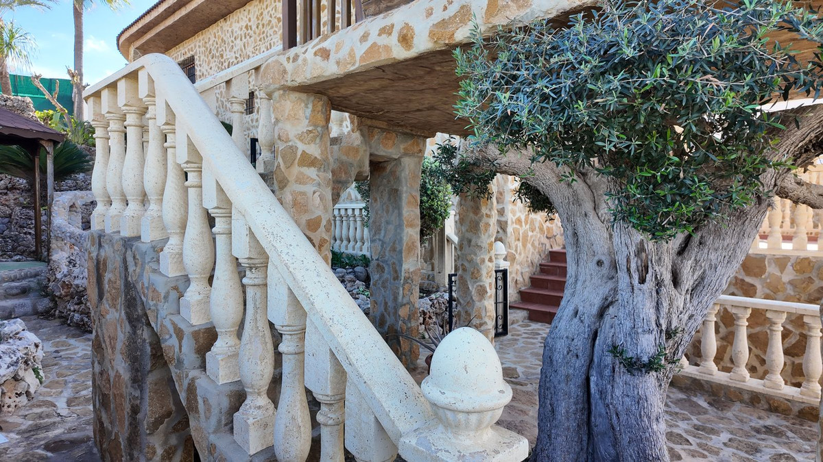 6 Bed Townhouse for sale in Los Balcones Costa Blanca, Alicante, Spain