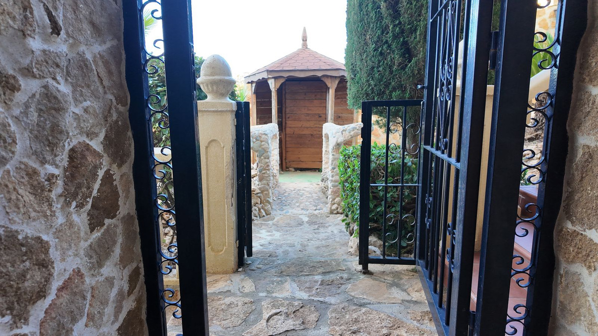 6 Bed Townhouse for sale in Los Balcones Costa Blanca, Alicante, Spain