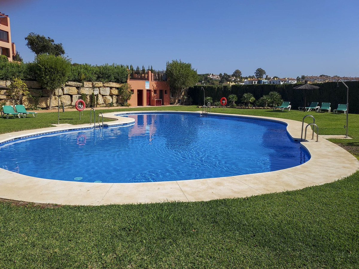2 Bed Apartment for sale in La Duquesa Costa Del Sol, Málaga, Spain