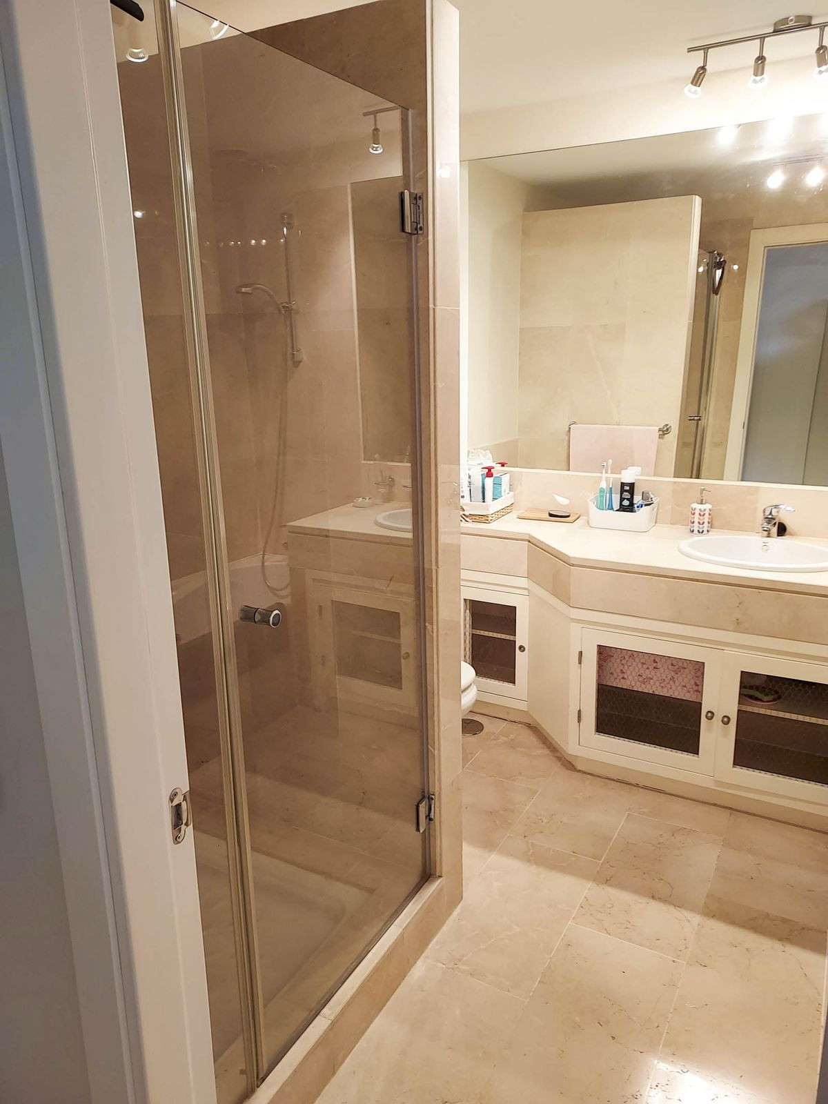 2 Bed Apartment for sale in La Duquesa Costa Del Sol, Málaga, Spain