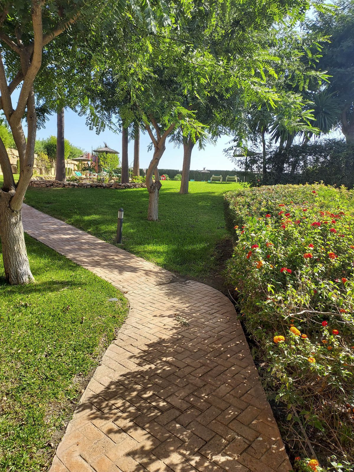 2 Bed Apartment for sale in La Duquesa Costa Del Sol, Málaga, Spain