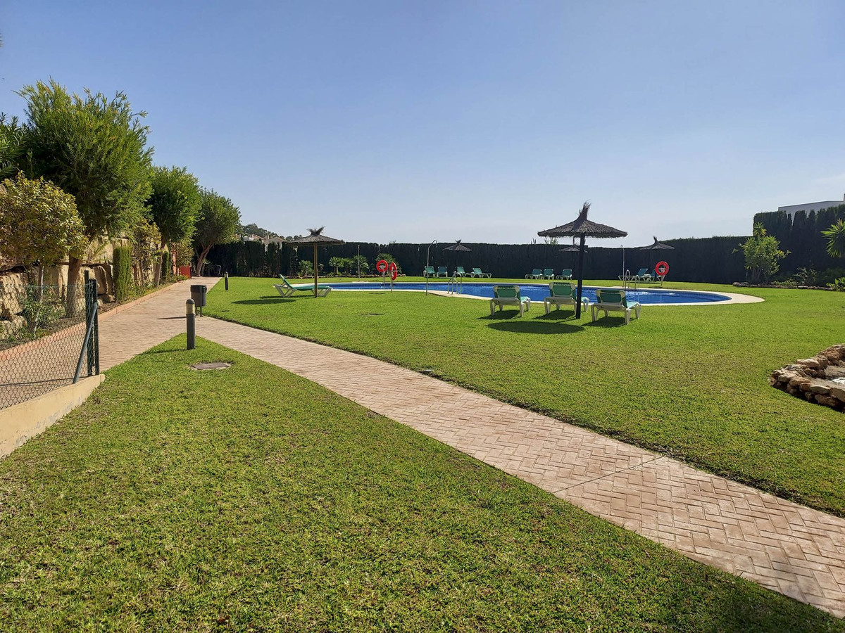 2 Bed Apartment for sale in La Duquesa Costa Del Sol, Málaga, Spain