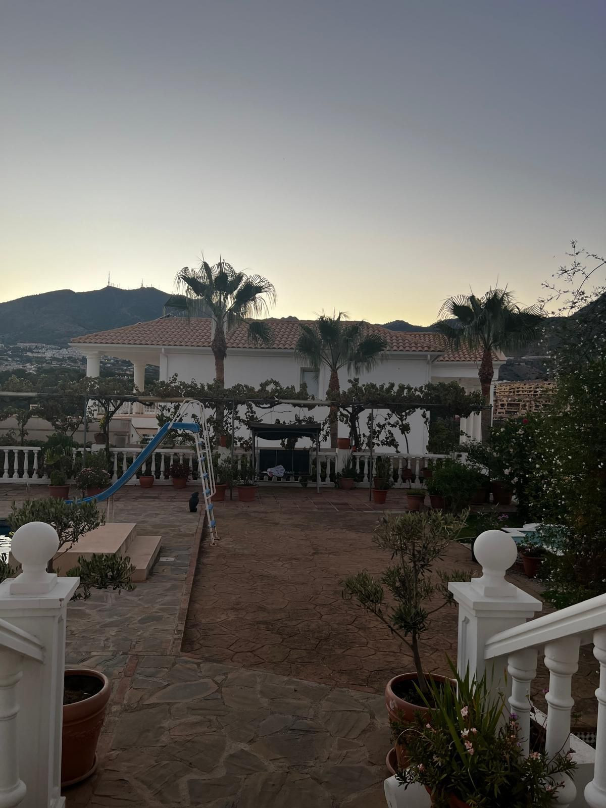 Se vende Villa - Chalet de 5 dormitorios en Costa Del Sol, Málaga, España