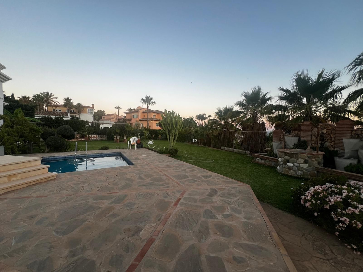 Se vende Villa - Chalet de 5 dormitorios en Costa Del Sol, Málaga, España