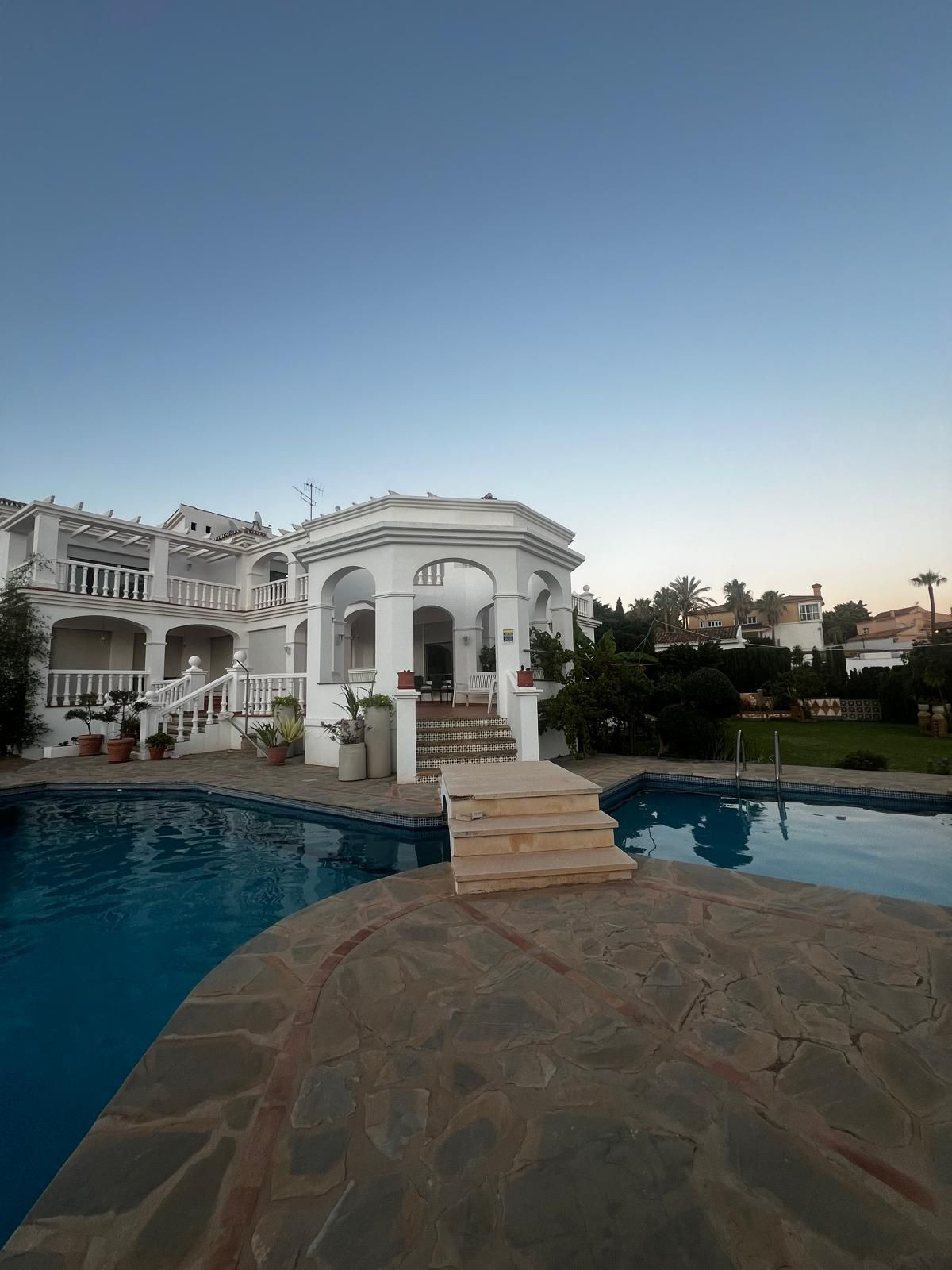 Se vende Villa - Chalet de 5 dormitorios en Costa Del Sol, Málaga, España