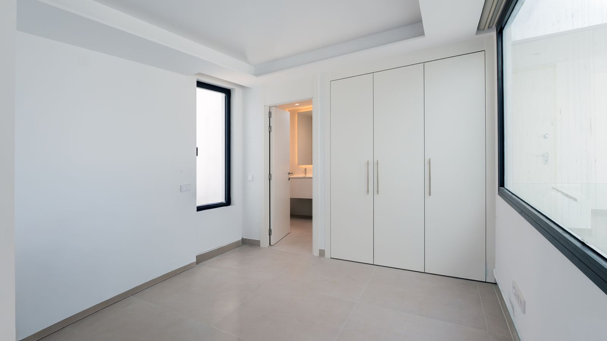 Se vende Villa - Chalet de 4 dormitorios en Costa Del Sol, Málaga, España