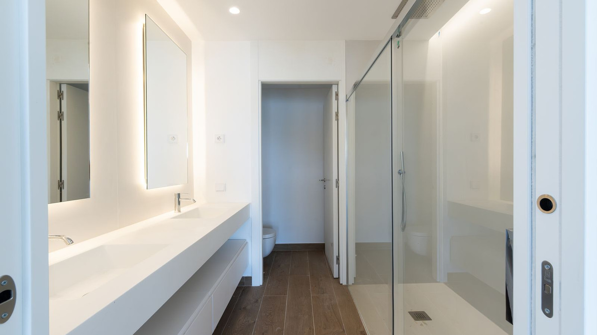 Se vende Villa - Chalet de 4 dormitorios en Costa Del Sol, Málaga, España