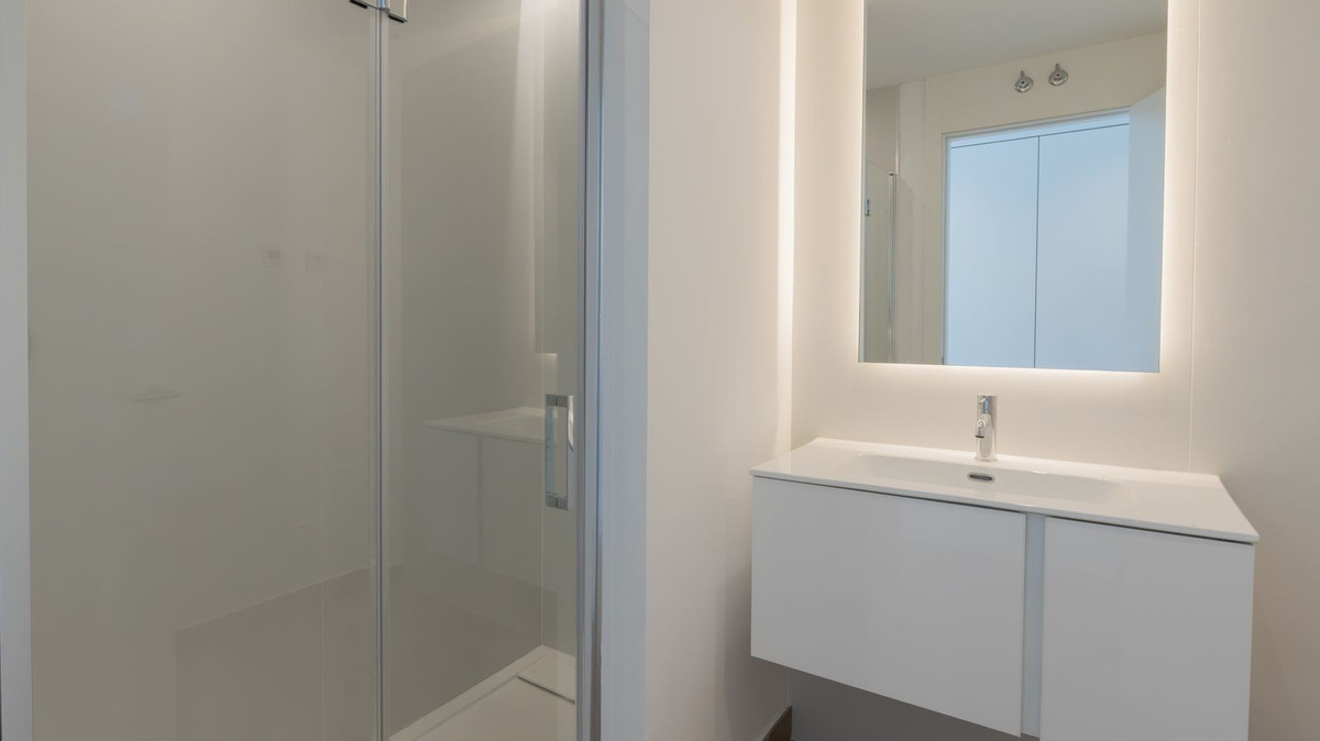 Se vende Villa - Chalet de 4 dormitorios en Costa Del Sol, Málaga, España