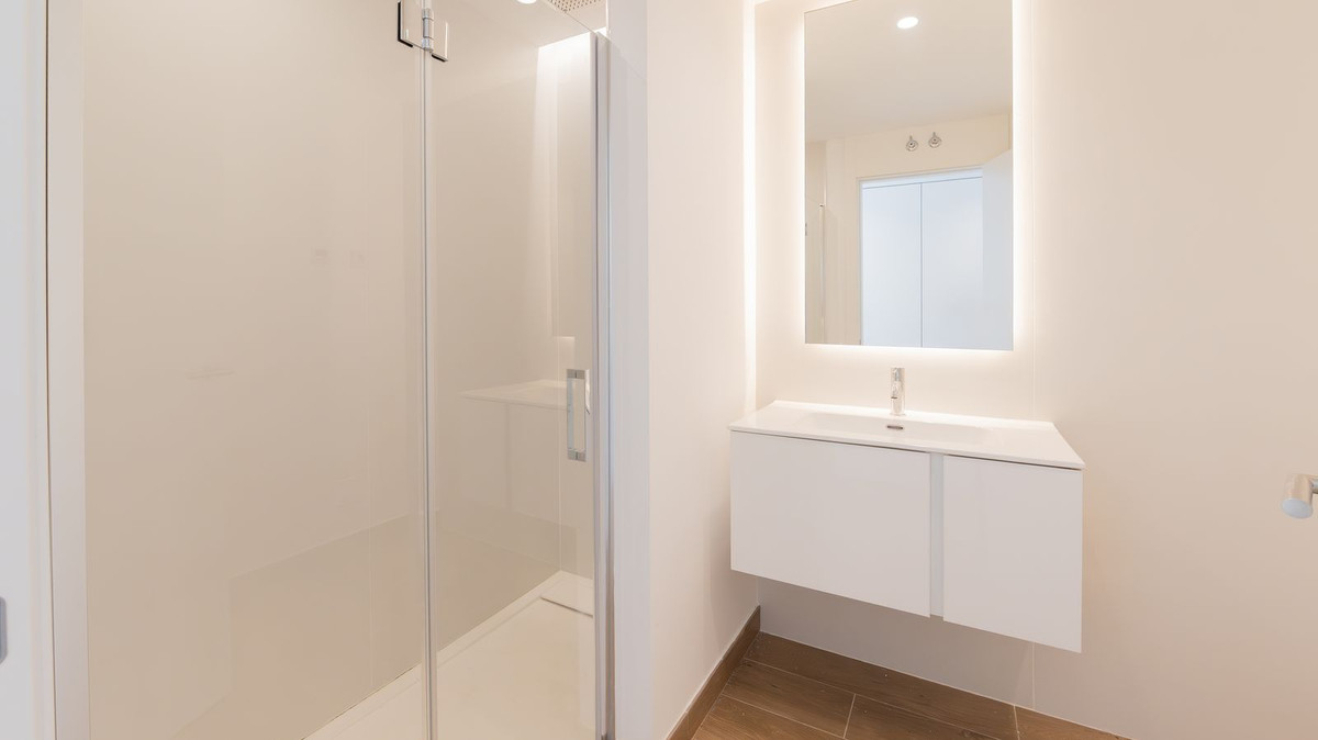 Se vende Villa - Chalet de 4 dormitorios en Costa Del Sol, Málaga, España