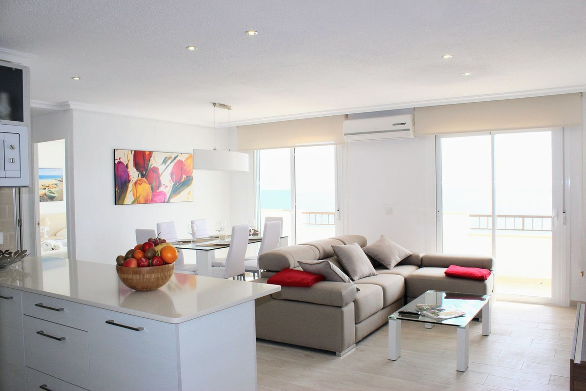 Se vende Apartamento Planta Media de 3 dormitorios en Costa Blanca, Alicante, España