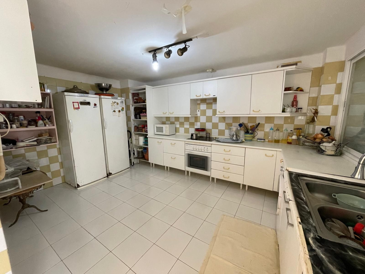 3 Bed Apartment for sale in Marbella Costa Del Sol, Málaga, Spain