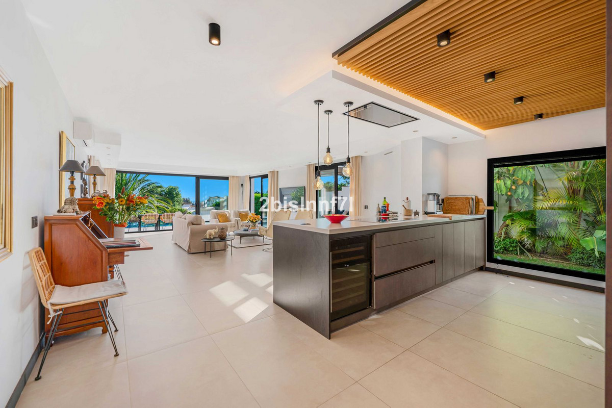 4 Bed Townhouse for sale in Elviria Costa Del Sol, Málaga, Spain