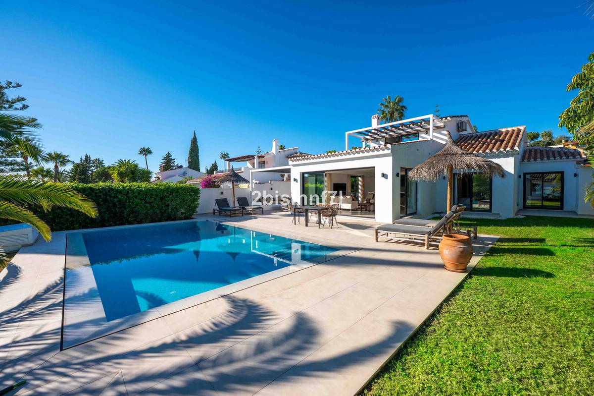 4 Bed Townhouse for sale in Elviria Costa Del Sol, Málaga, Spain