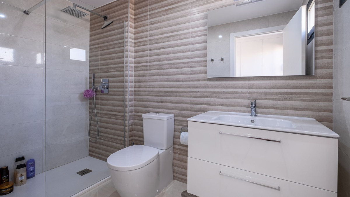 Se vende Apartamento Planta Media de 2 dormitorios en Costa Blanca, Alicante, España