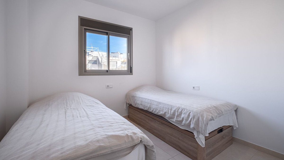 Se vende Apartamento Planta Media de 2 dormitorios en Costa Blanca, Alicante, España