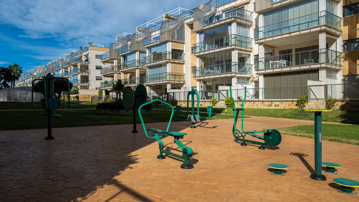 Se vende Apartamento Planta Media de 2 dormitorios en Costa Blanca, Alicante, España