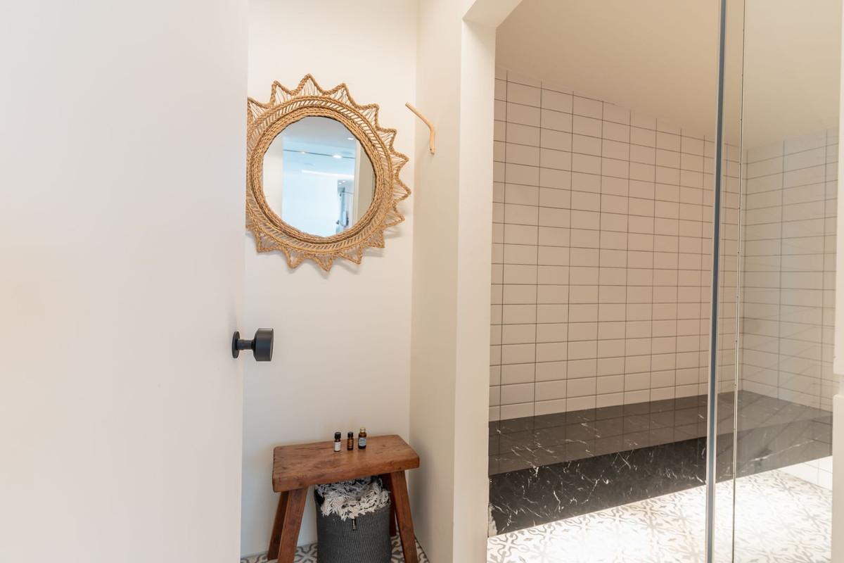Se vende Villa - Chalet de 6 dormitorios en Costa Del Sol, Málaga, España