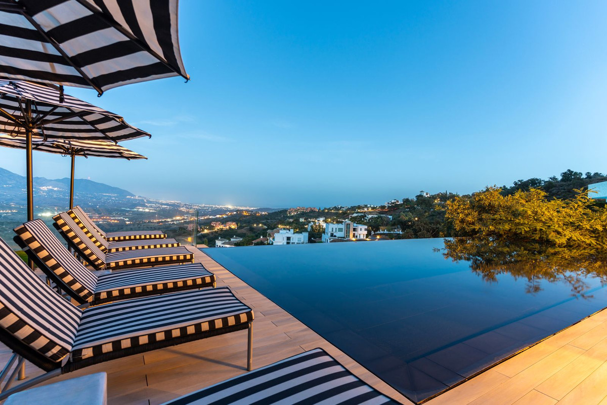 Se vende Villa - Chalet de 6 dormitorios en Costa Del Sol, Málaga, España