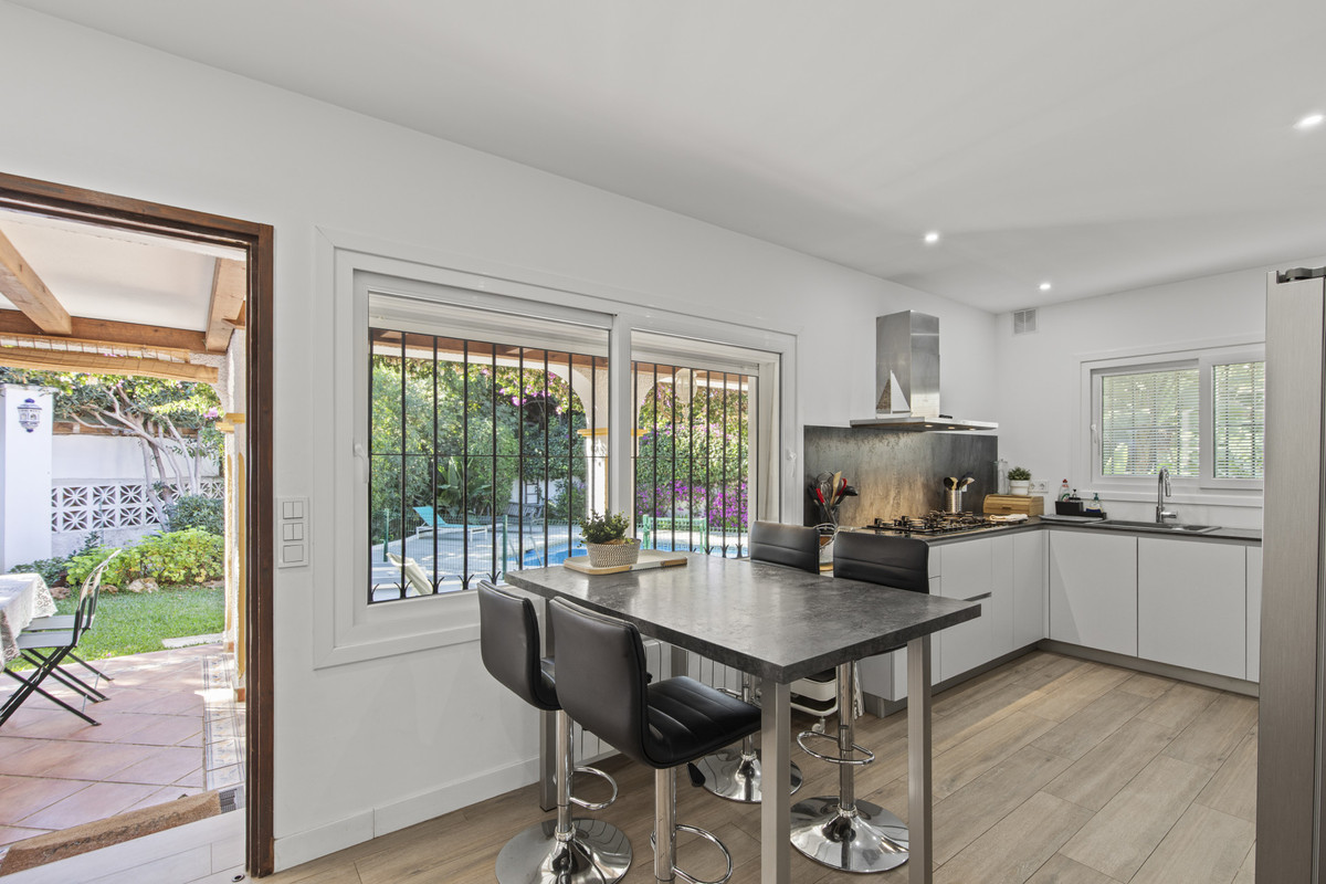 4 Bed Townhouse for sale in Guadalmina Alta Costa Del Sol, Málaga, Spain