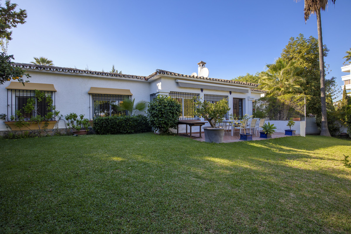 4 Bed Townhouse for sale in Guadalmina Alta Costa Del Sol, Málaga, Spain