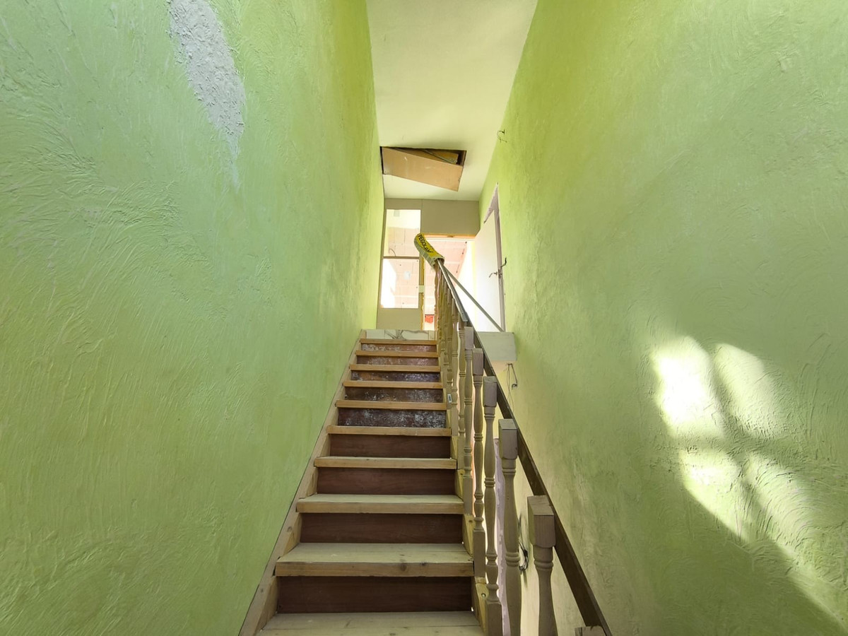 4 Bed Townhouse for sale in Pinoso Costa Blanca, Alicante, Spain