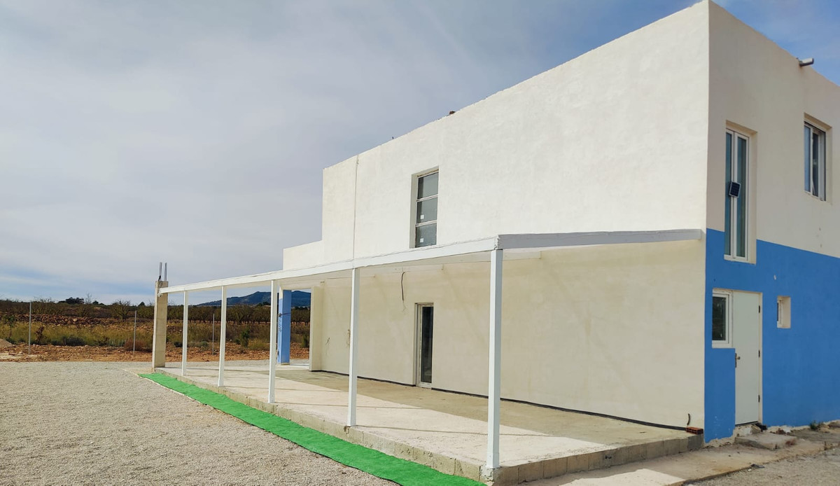 4 Bed Townhouse for sale in Pinoso Costa Blanca, Alicante, Spain