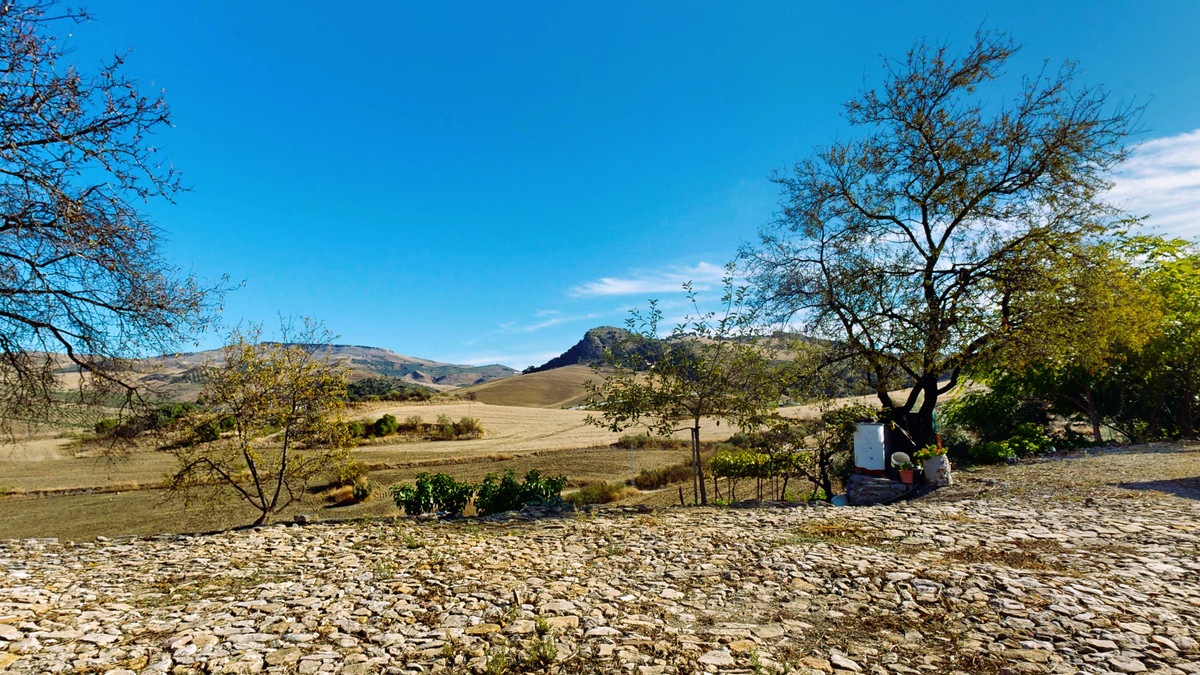 4 Bed Plots for sale in Ronda Costa Del Sol, Málaga, Spain