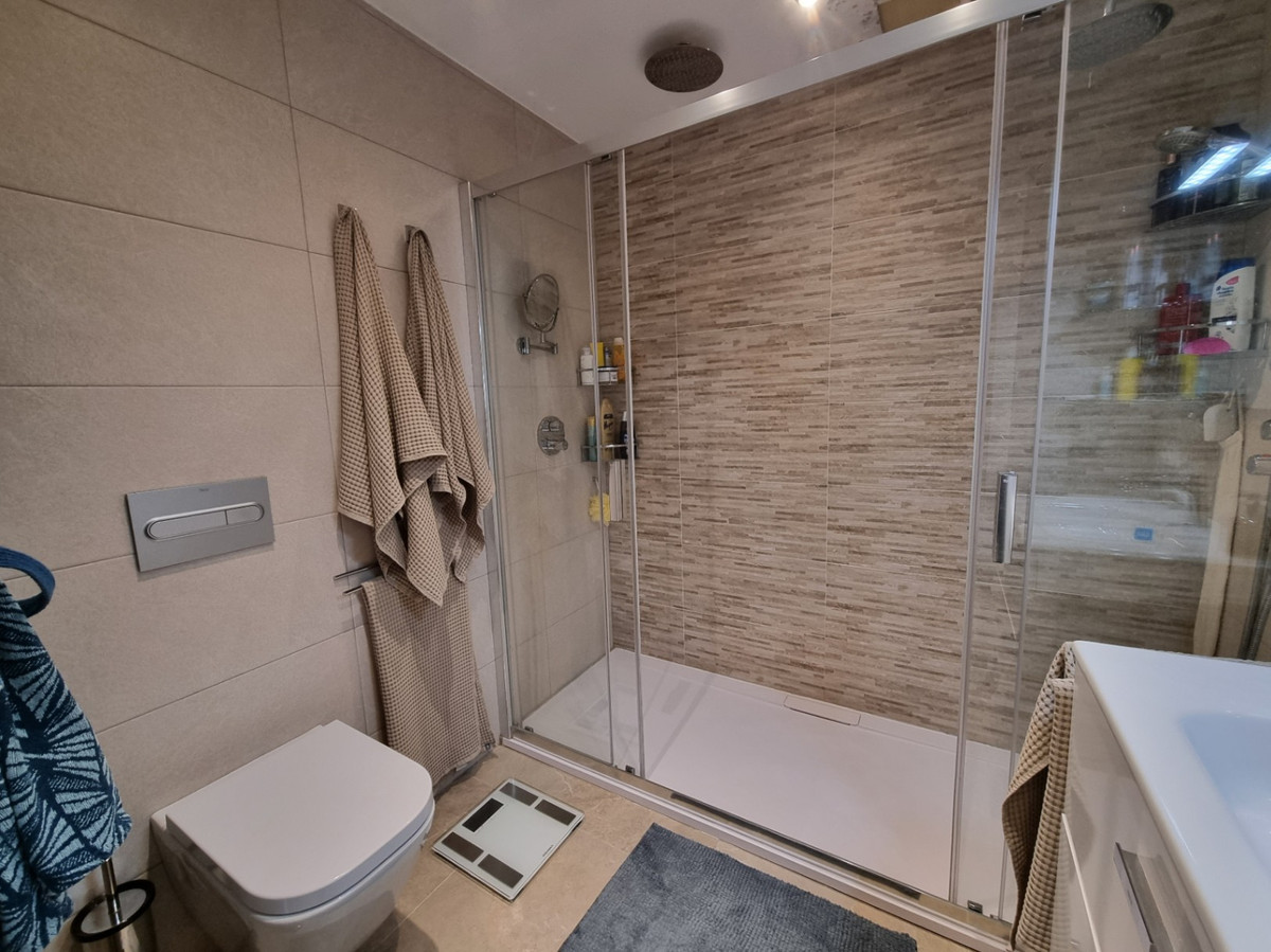 Se vende Apartamento Planta Media de 2 dormitorios en Costa Blanca, Alicante, España