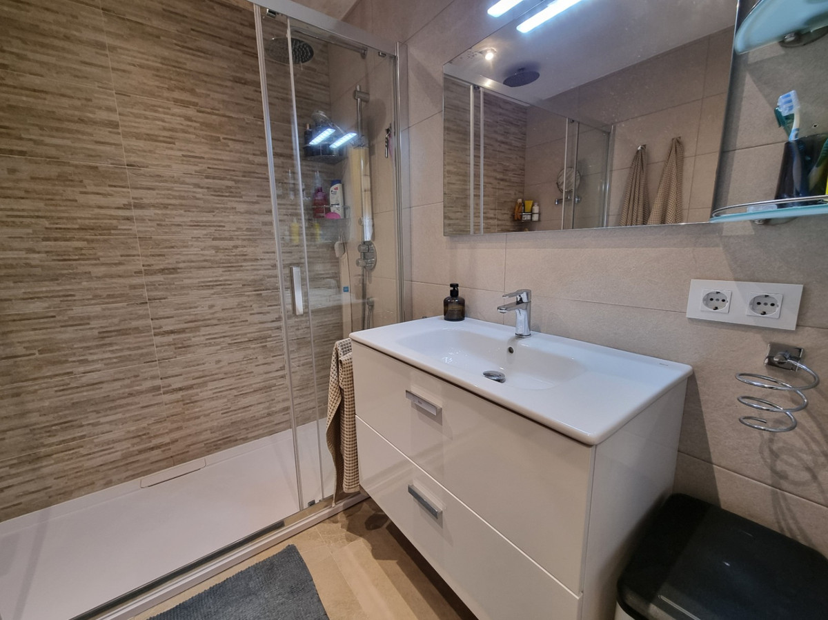 Se vende Apartamento Planta Media de 2 dormitorios en Costa Blanca, Alicante, España