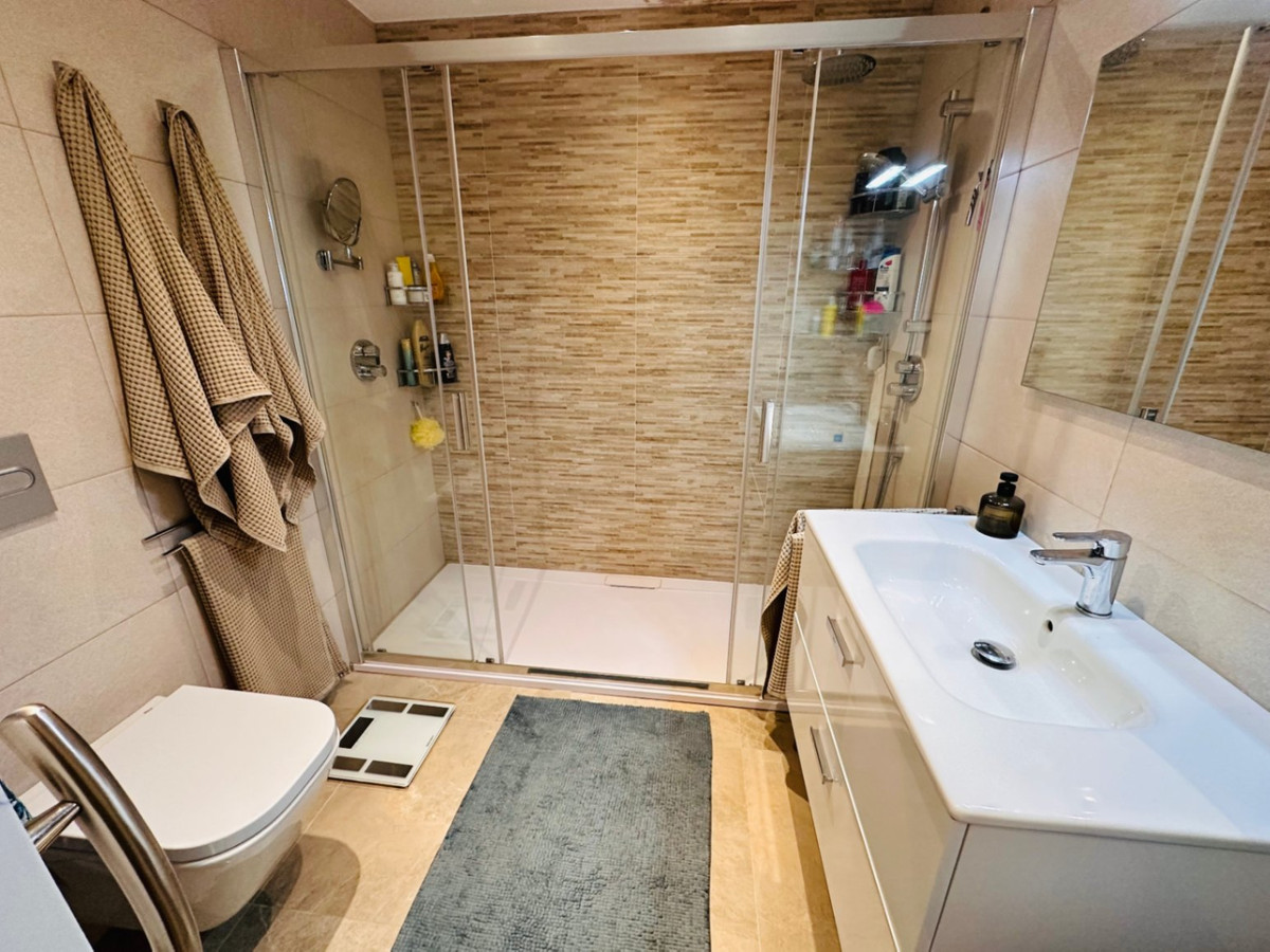 Se vende Apartamento Planta Media de 2 dormitorios en Costa Blanca, Alicante, España