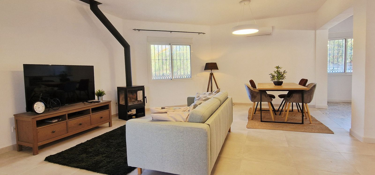 3 Bed Townhouse for sale in Arenas Costa Del Sol East, Málaga, Spain