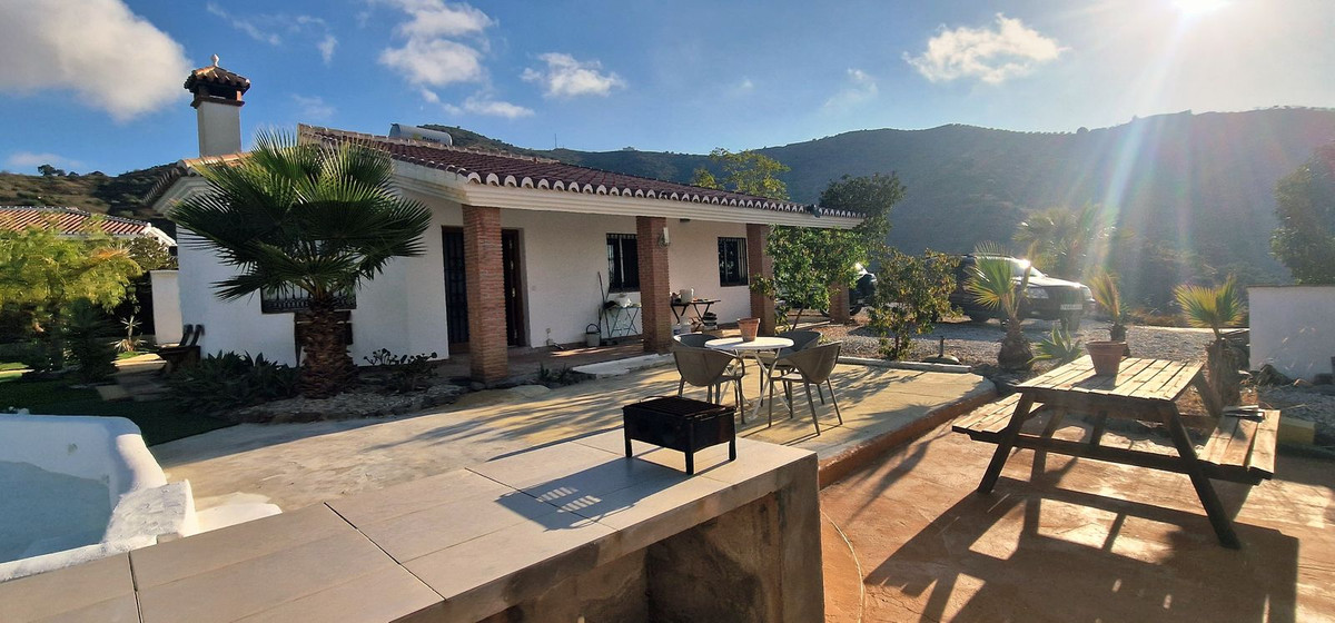 3 Bed Townhouse for sale in Arenas Costa Del Sol East, Málaga, Spain