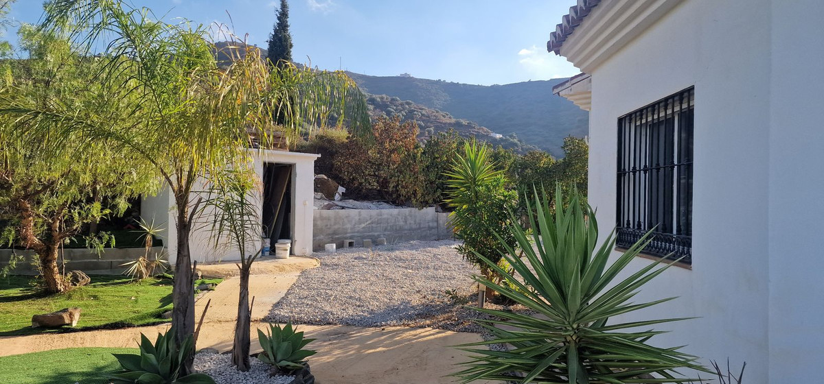 3 Bed Townhouse for sale in Arenas Costa Del Sol East, Málaga, Spain