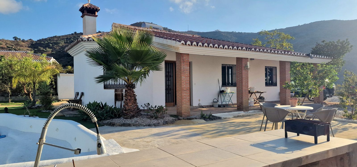 3 Bed Townhouse for sale in Arenas Costa Del Sol East, Málaga, Spain