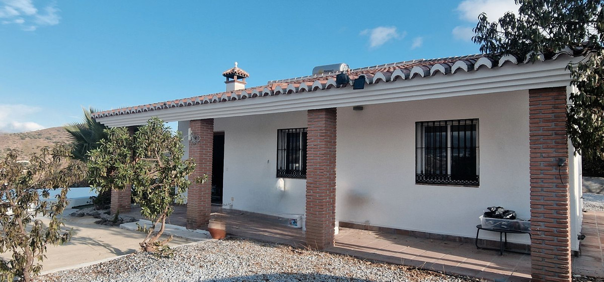 3 Bed Townhouse for sale in Arenas Costa Del Sol East, Málaga, Spain
